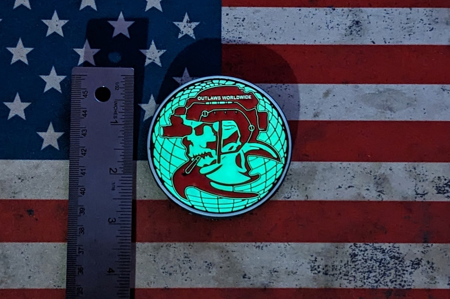 Outlaws WORLDWIDE! GLOW (pvc+velcro) 2.75"