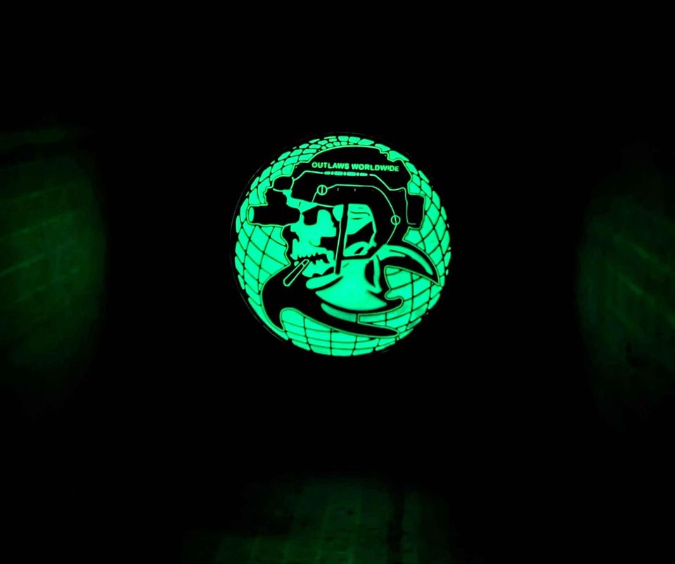Outlaws WORLDWIDE! GLOW (pvc+velcro) 2.75"